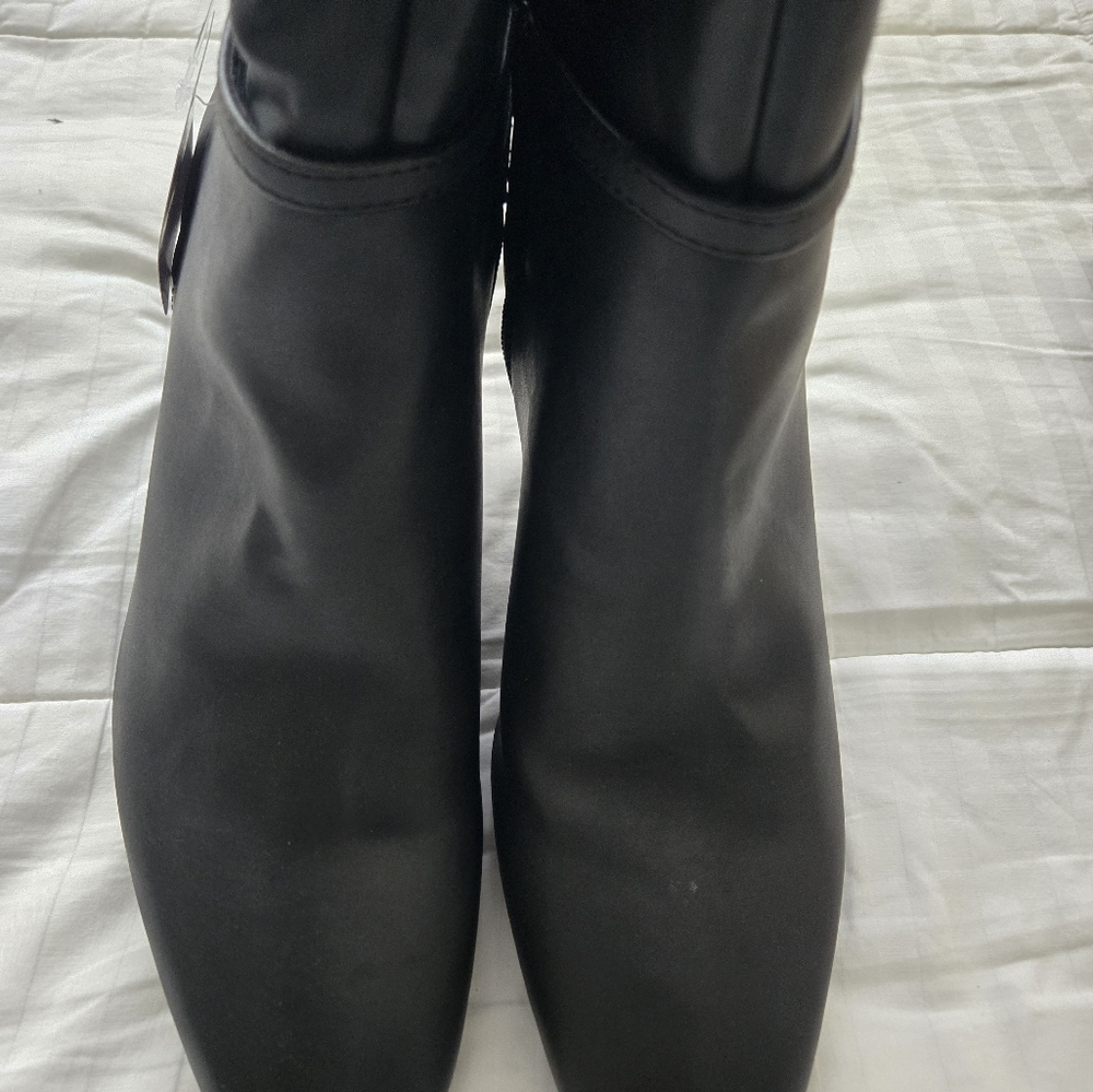 Elegant Black Women's Boots - Picture 7 of 9